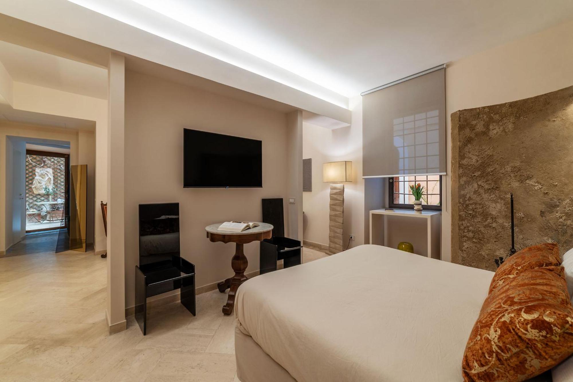 Sinopia Gallery - Sleep On Art Apartment *