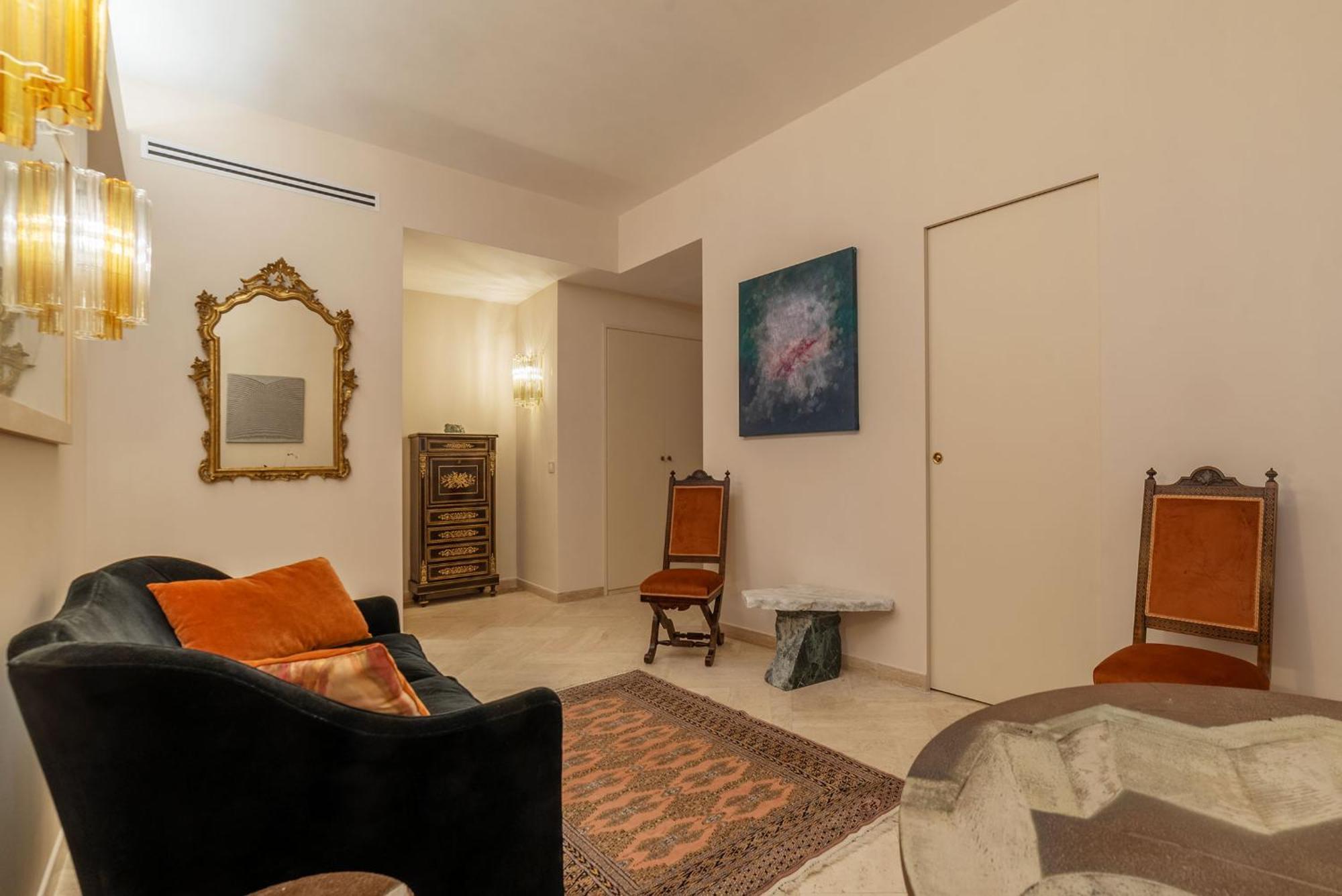 Sinopia Gallery - Sleep On Art Apartment *