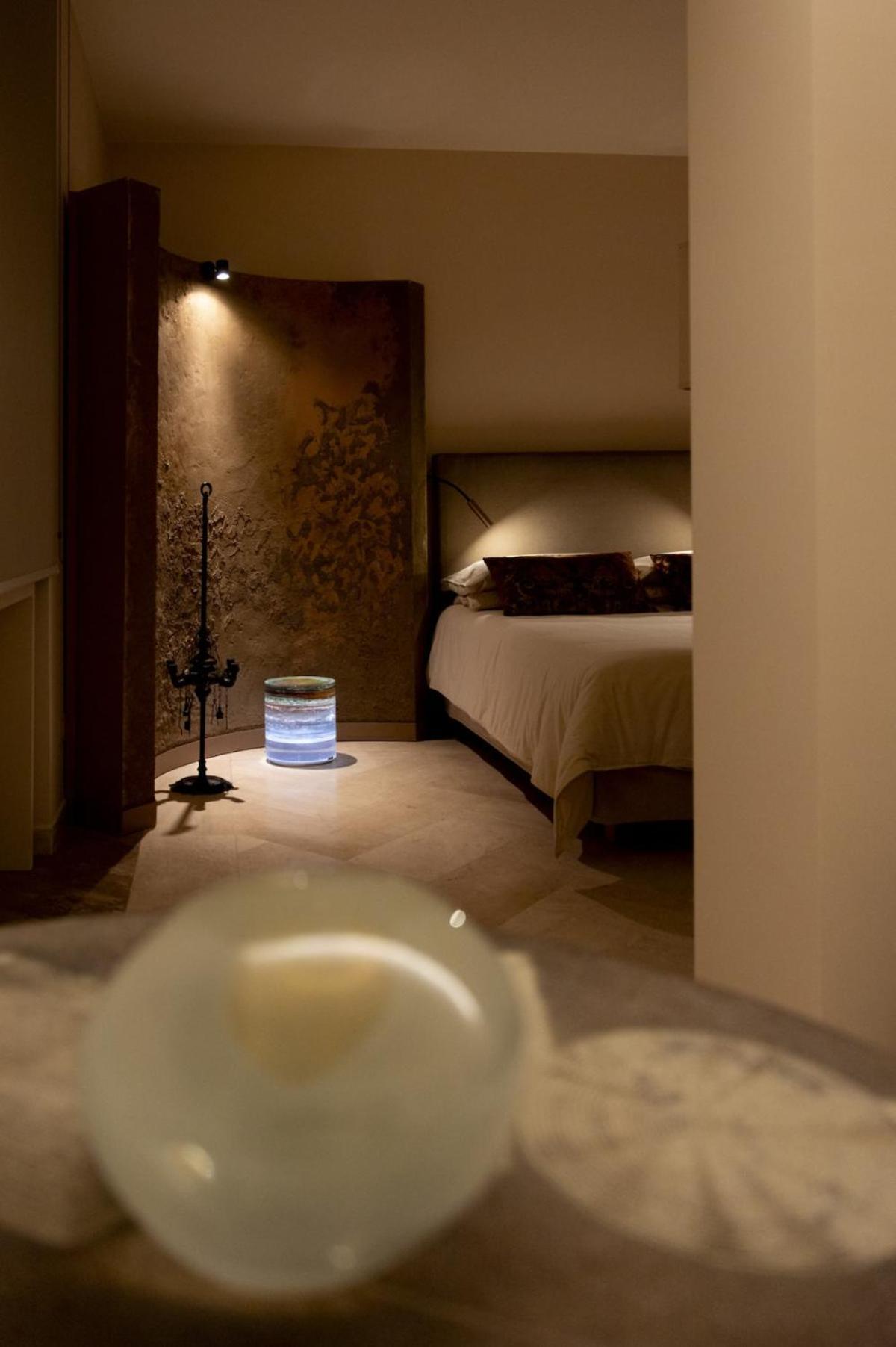 Sinopia Gallery - Sleep On Art * Rom
